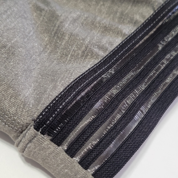 Oakley Sports Bra - Picture 4 of 8